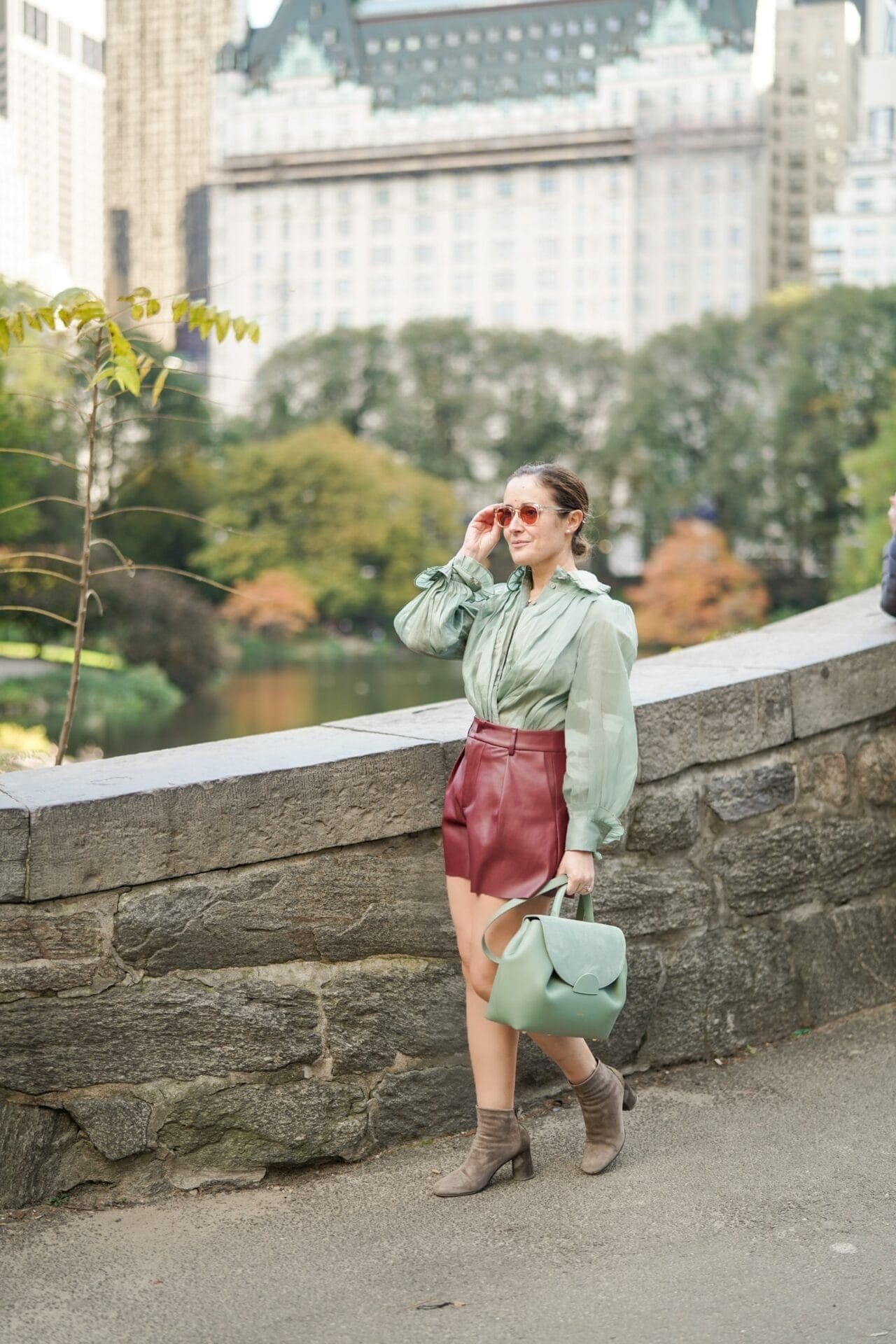 AJE Blouse Avec Les Filles Shorts Coclico Shoes Polene Bag Outfit by Modnitsa Styling_22