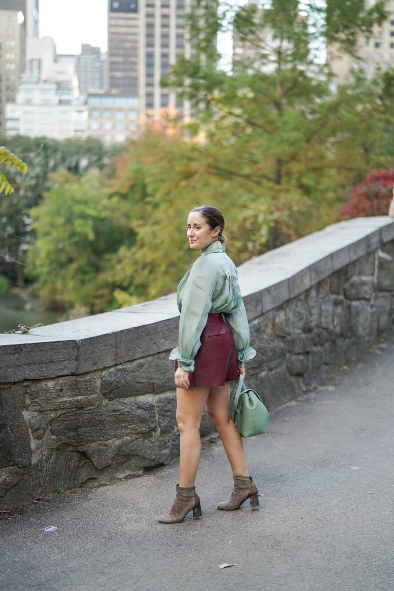 AJE Blouse Avec Les Filles Shorts Coclico Shoes Polene Bag Outfit by Modnitsa Styling_22